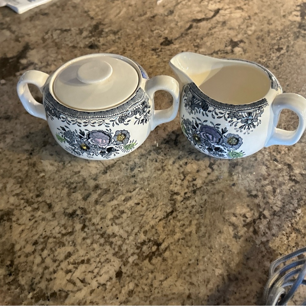 RARE! NORSK Royal Fayance porcelain cream and sugar set. NWT no chips or cracks.